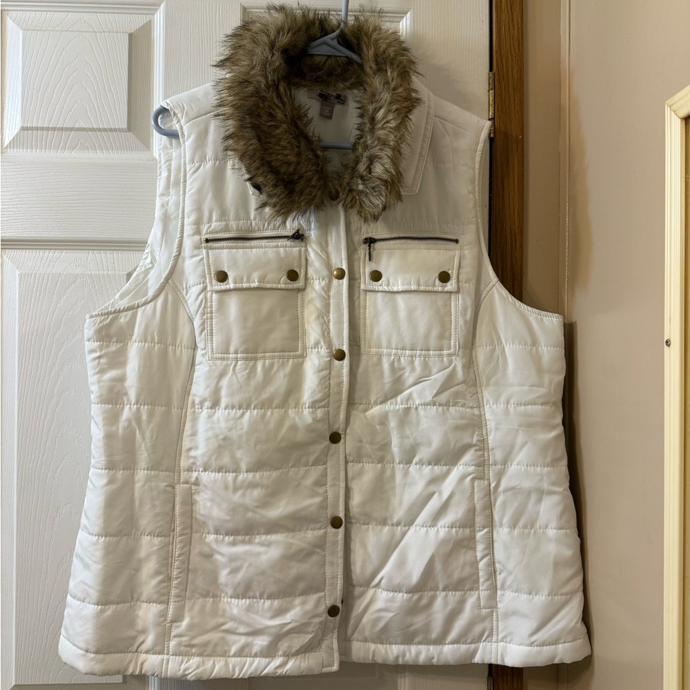 Roz & Ali Ivory Quilted Vest with Faux Fur Trim